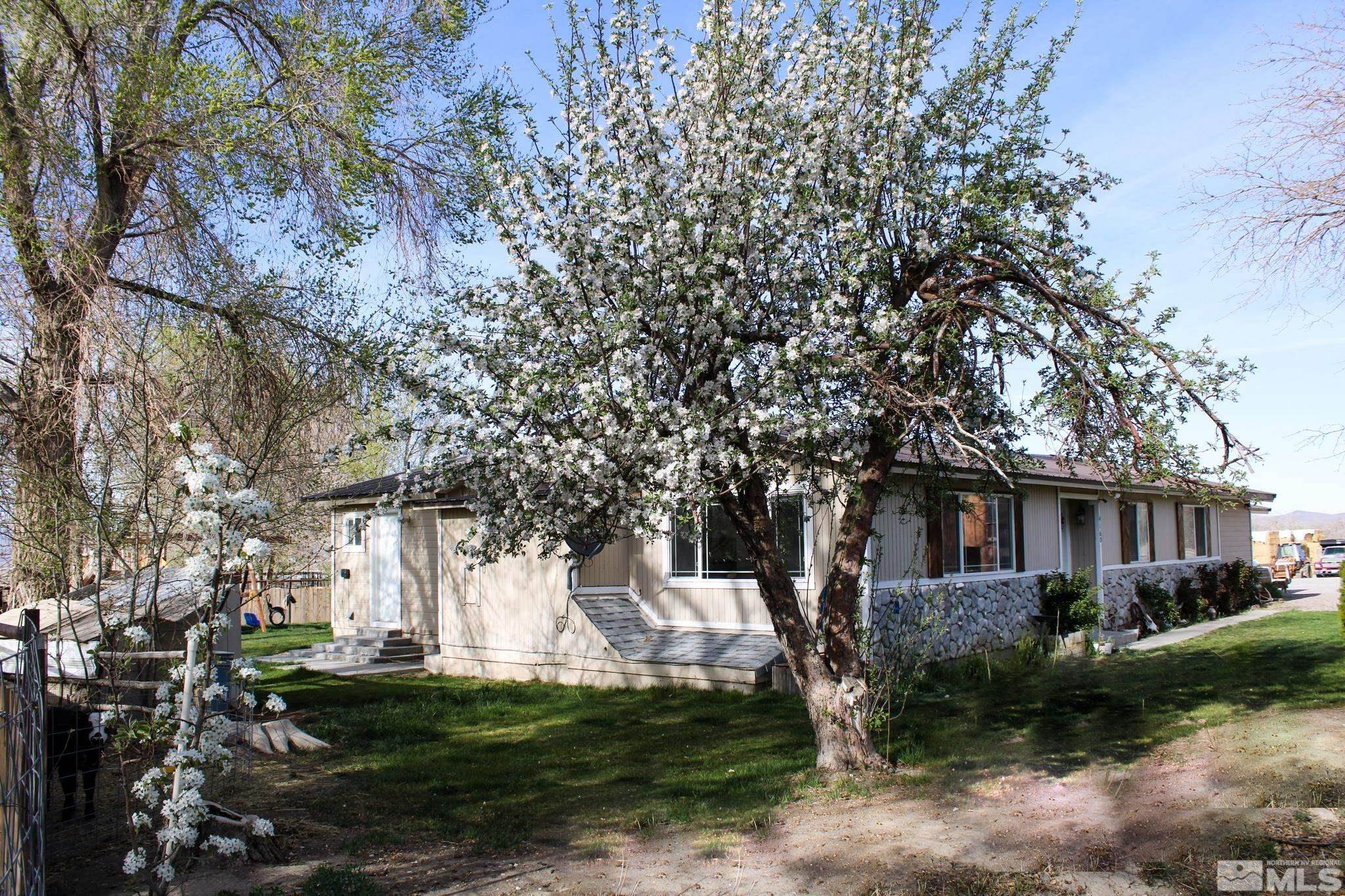 Single Family Homes por un Venta en 4160 Farm District Road Fernley, Nevada 89408 Estados Unidos