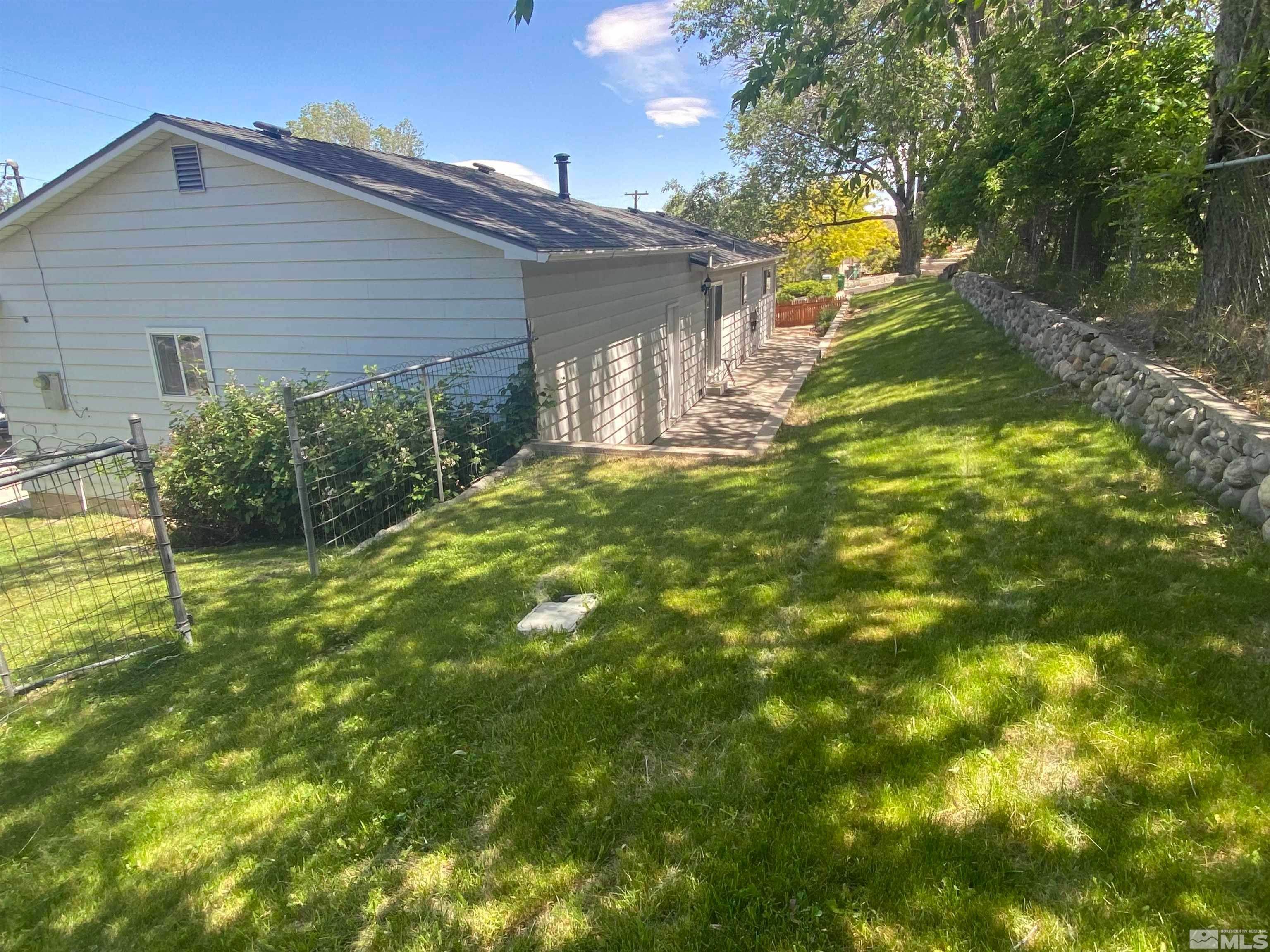 17. Single Family Homes for Active at 40 Mayberry Drive Reno, Nevada 89509 United States