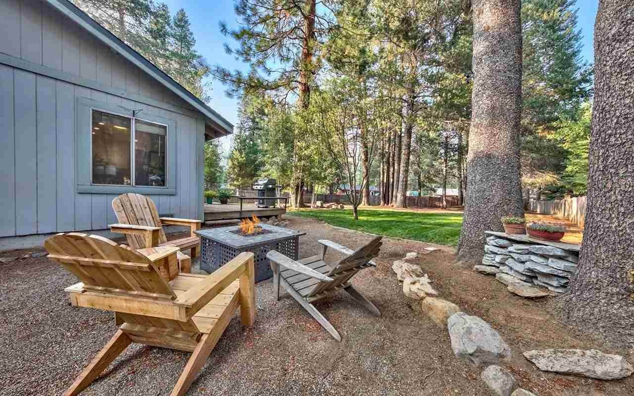 18. Single Family Homes at 10613 Pine Cone Drive Truckee, California 96161 United States