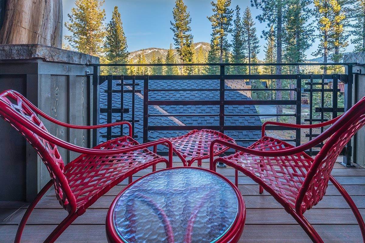 18. Single Family Homes for Active at 10630 Dutton Court Truckee, California 96161 United States