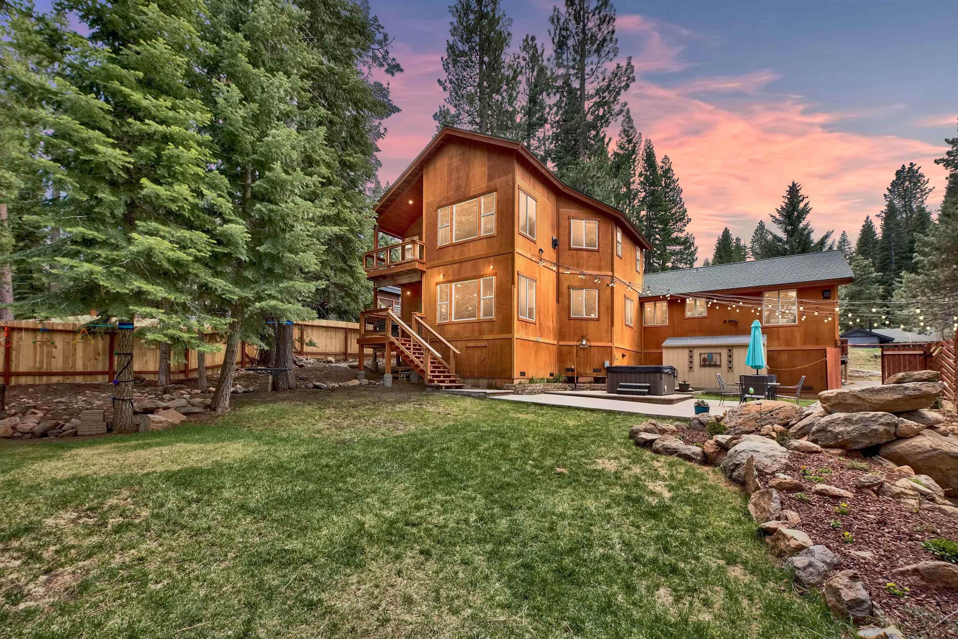 Single Family Homes for Active at 10970 Palisades Drive Truckee, California 96161 United States