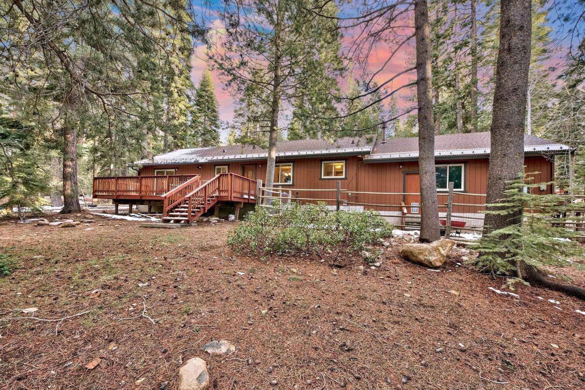 7. Single Family Homes for Active at 12481 Rainbow Drive Truckee, California 96161 United States