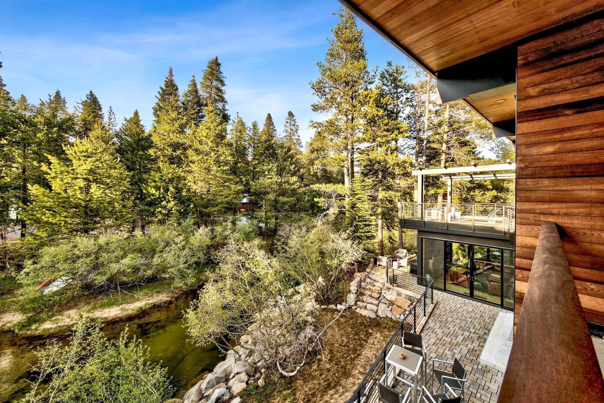 15. Single Family Homes for Active at 16150 Pine Street Truckee, California 96161 United States