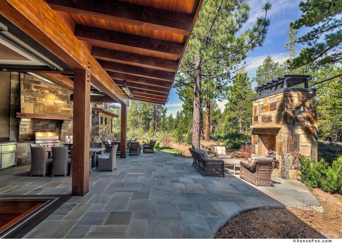 14. Single Family Homes for Active at 10213 Birchmont Court Truckee, California 96161 United States
