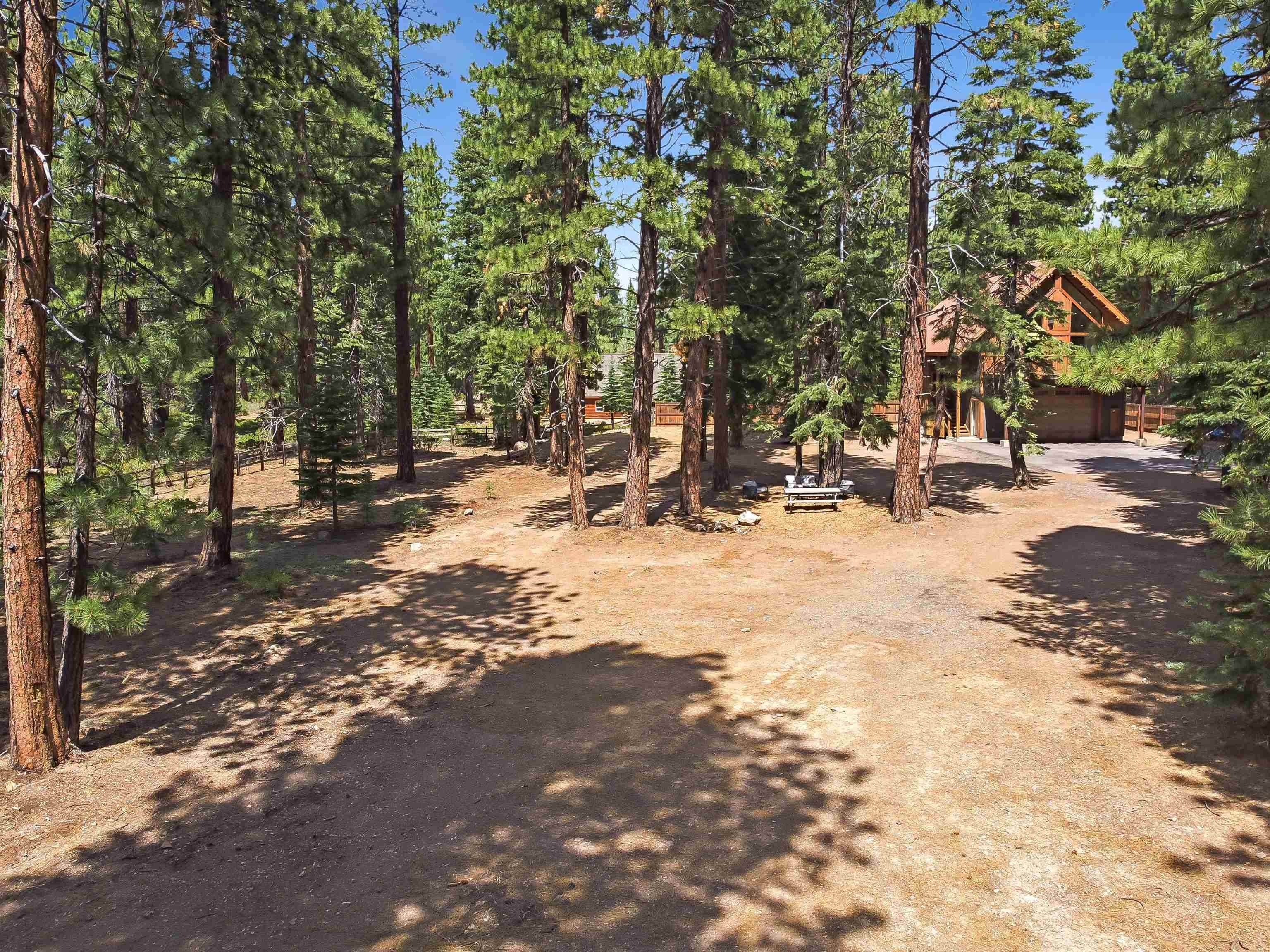 21. Single Family Homes at 10854 Royal Crest Drive Truckee, California 96161 United States