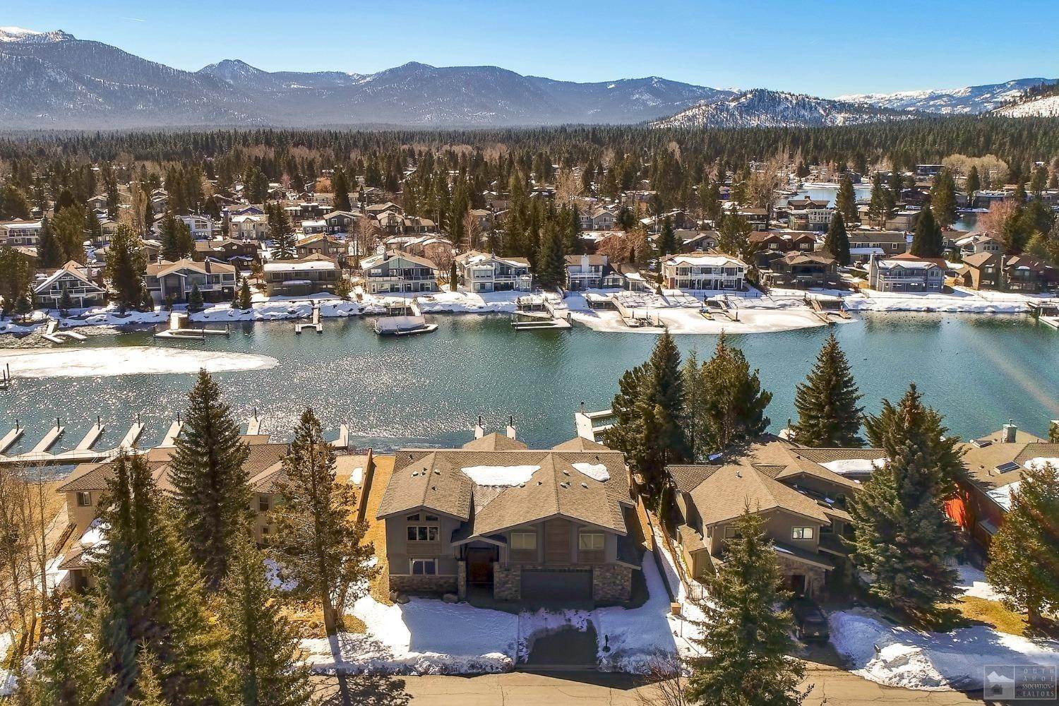 16. Single Family Homes for Active at 296 Beach Drive South Lake Tahoe, California 96150 United States