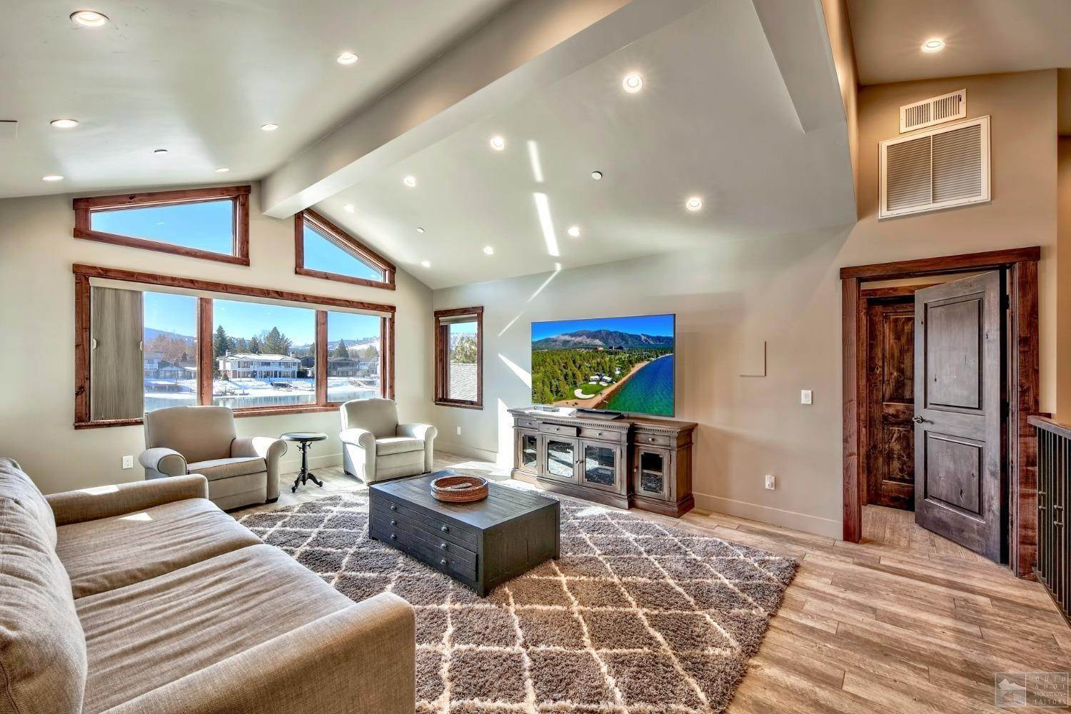 19. Single Family Homes for Active at 296 Beach Drive South Lake Tahoe, California 96150 United States
