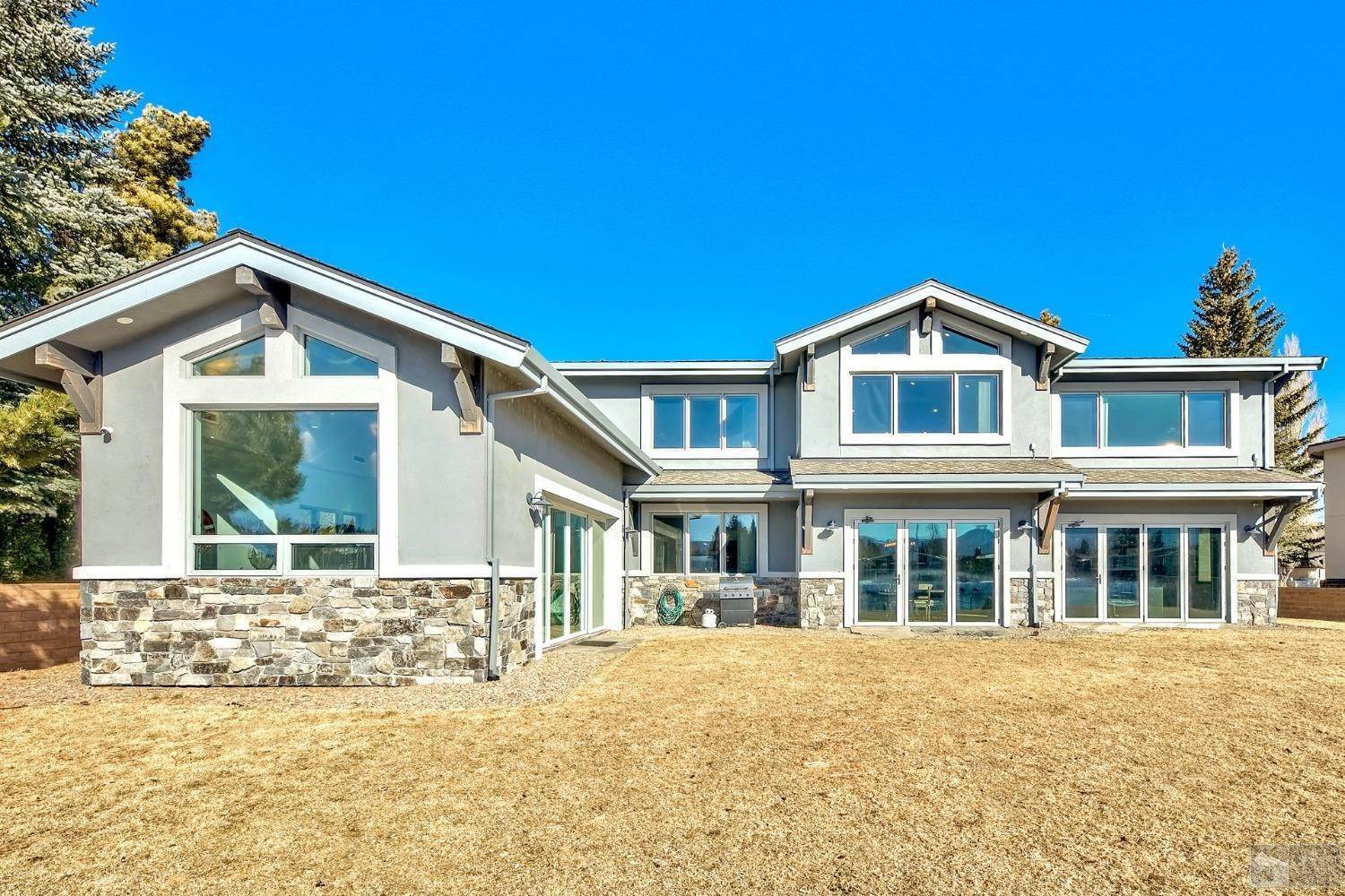 4. Single Family Homes for Active at 296 Beach Drive South Lake Tahoe, California 96150 United States