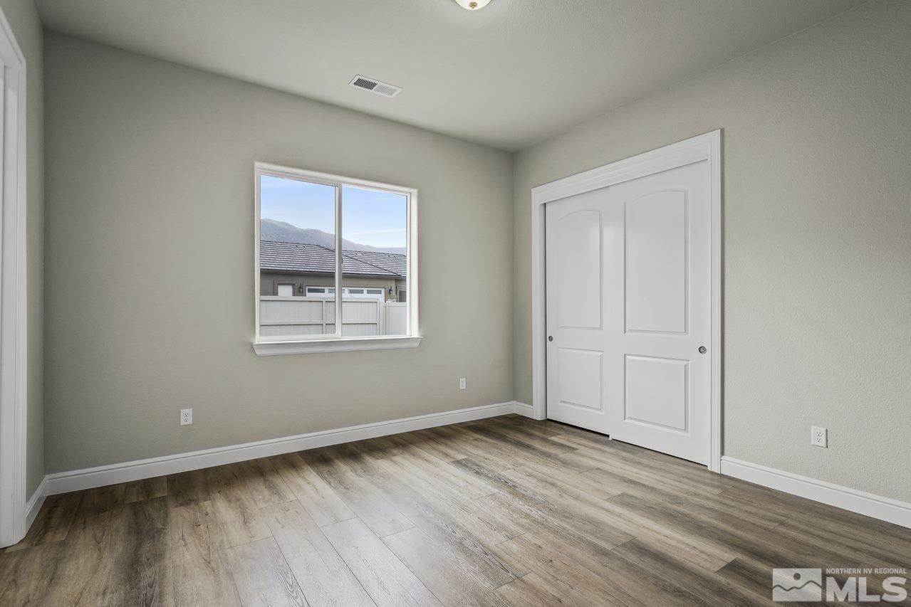 18. Single Family Homes for Active at 11081 Diamond Stream Drive Sparks, Nevada 89441 United States