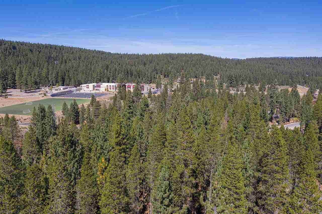 18. Land for Active at Truckee, California United States