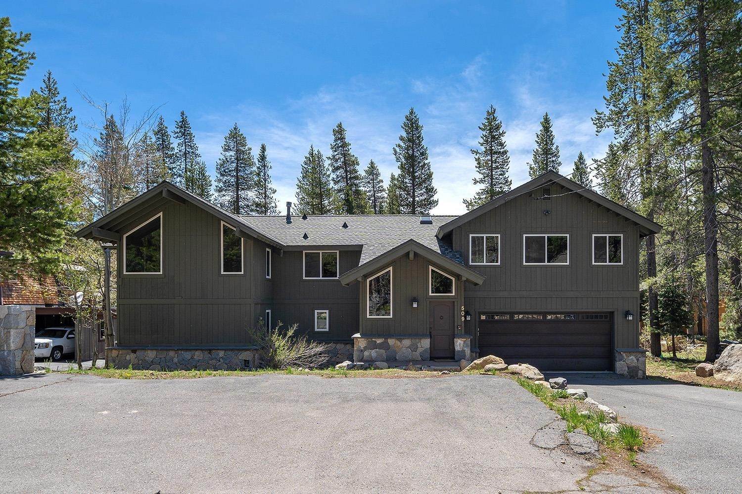 Single Family Homes 为 销售 在 509 Forest Glen Road 奥林匹克山, 加利福尼亚州 96146 美国