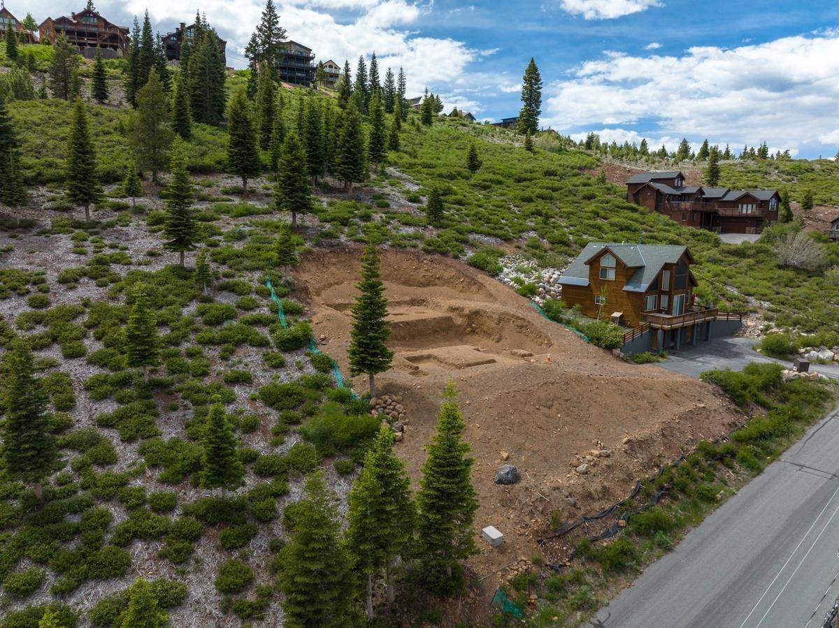 11. Single Family Homes for Active at 14276 Skislope Way Truckee, California 96161 United States