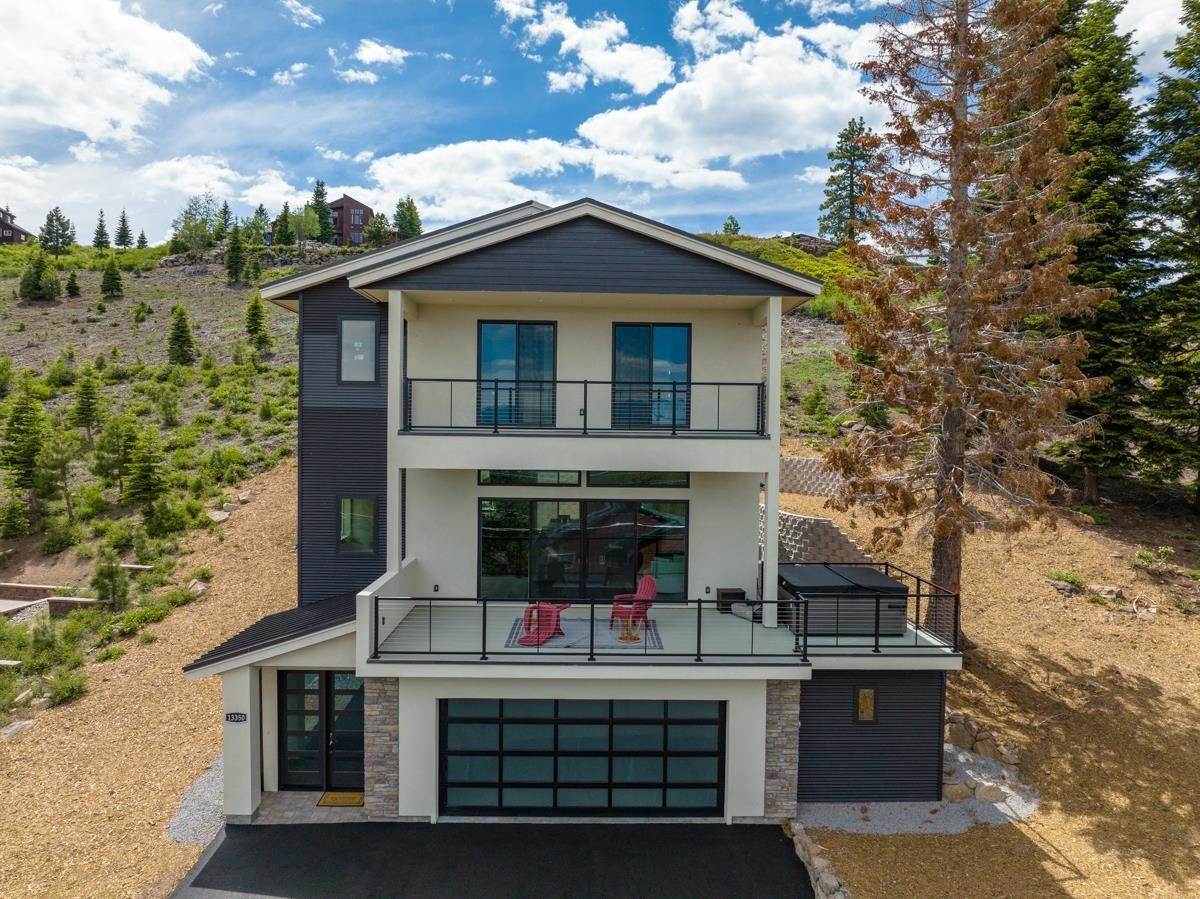 14. Single Family Homes for Active at 14276 Skislope Way Truckee, California 96161 United States