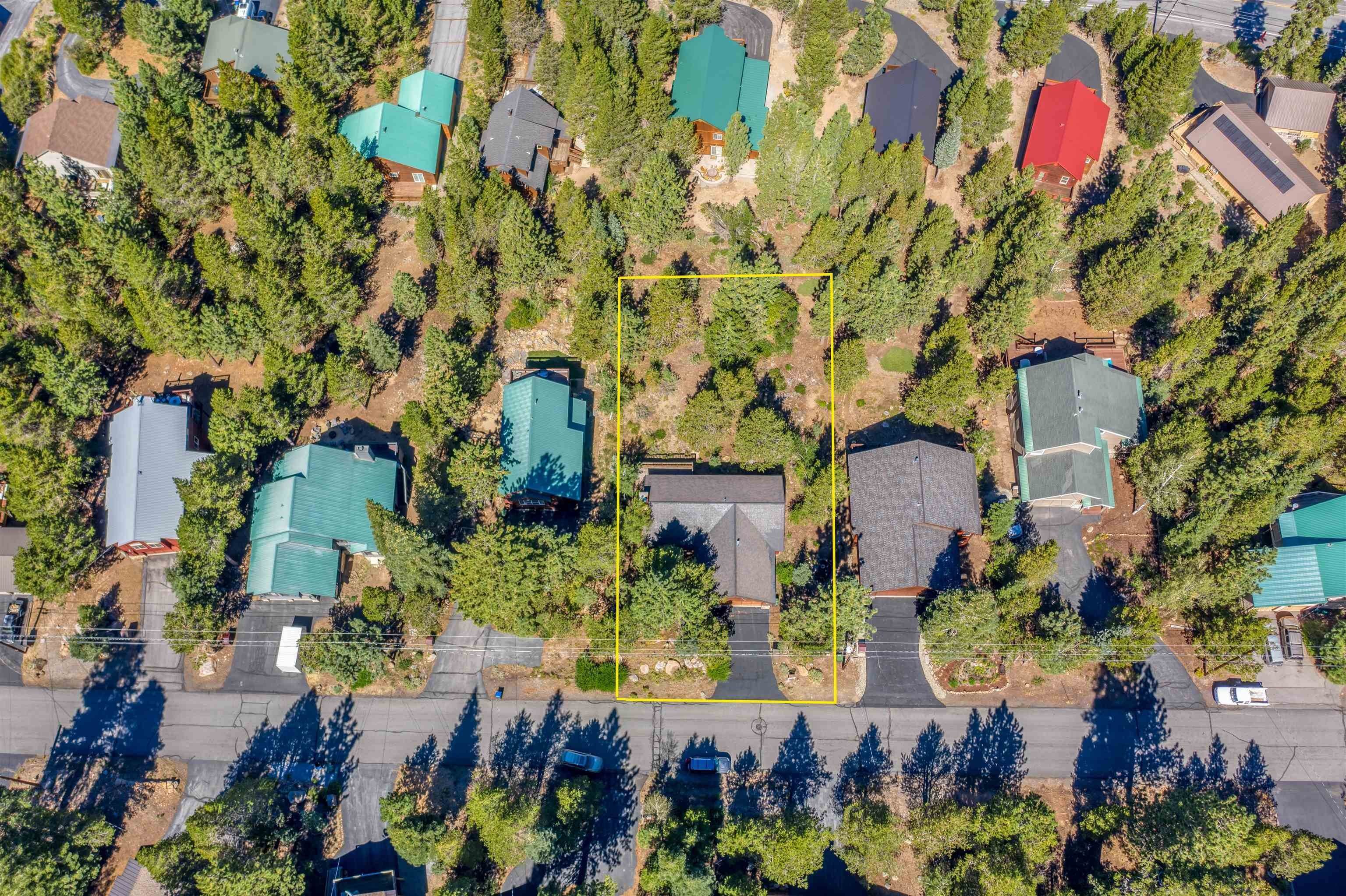 20. Single Family Homes for Active at 12434 Snowpeak Way Truckee, California 96161 United States