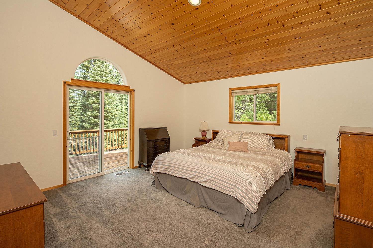 14. Single Family Homes for Active at 13195 Brookstone Drive Truckee, California 96161 United States