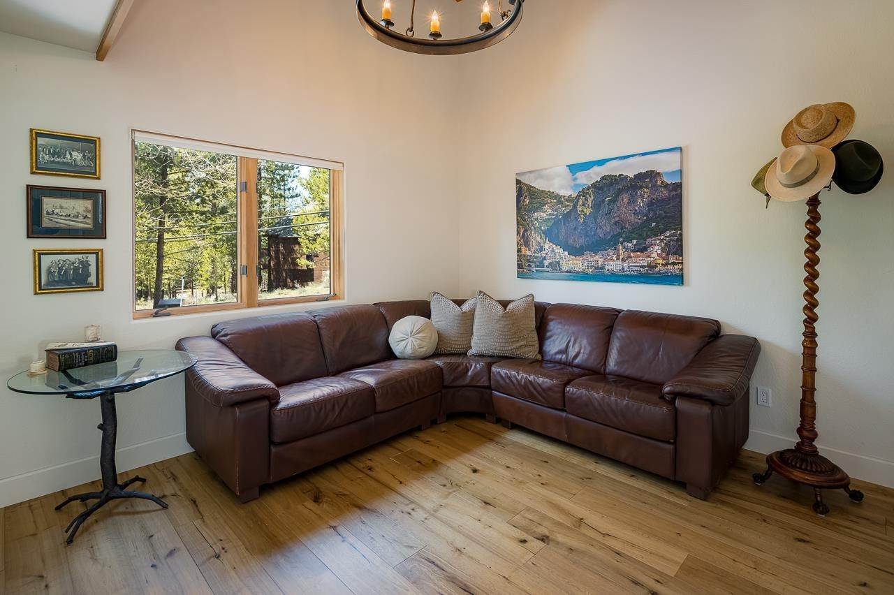 17. Single Family Homes for Active at 11299 Lausanne Way Truckee, California 96161 United States