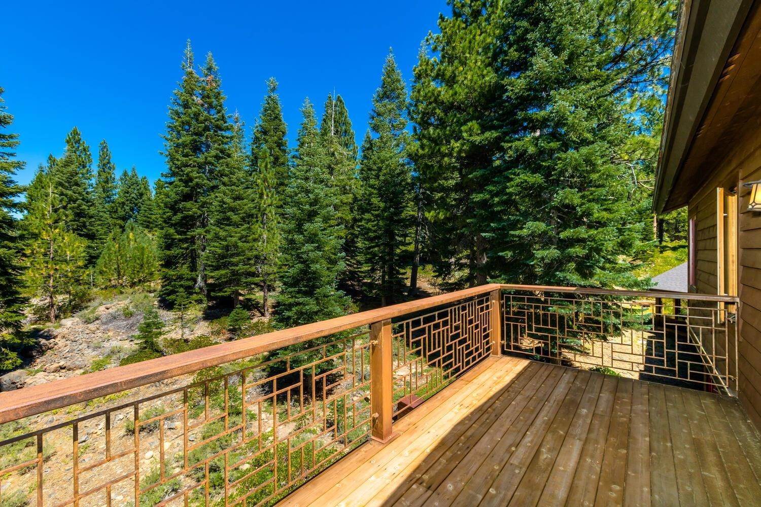 16. Single Family Homes for Active at 12054 Stony Creek Court Truckee, California 96161 United States