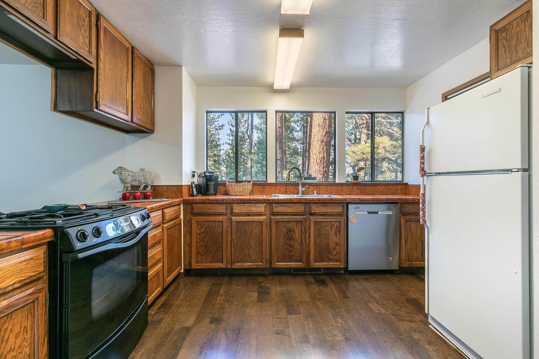 6. Single Family Homes for Active at 15824 Sherwood Drive Truckee, California 96161 United States