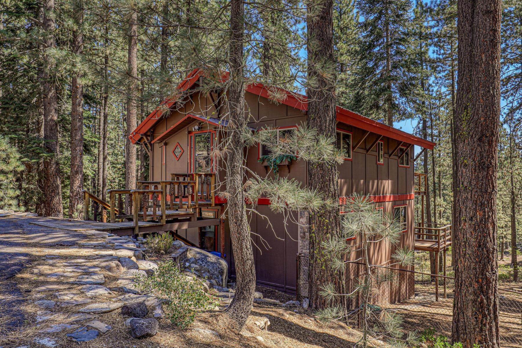 12. Single Family Homes for Active at 11795 Cedar Trail Truckee, California 96161 United States