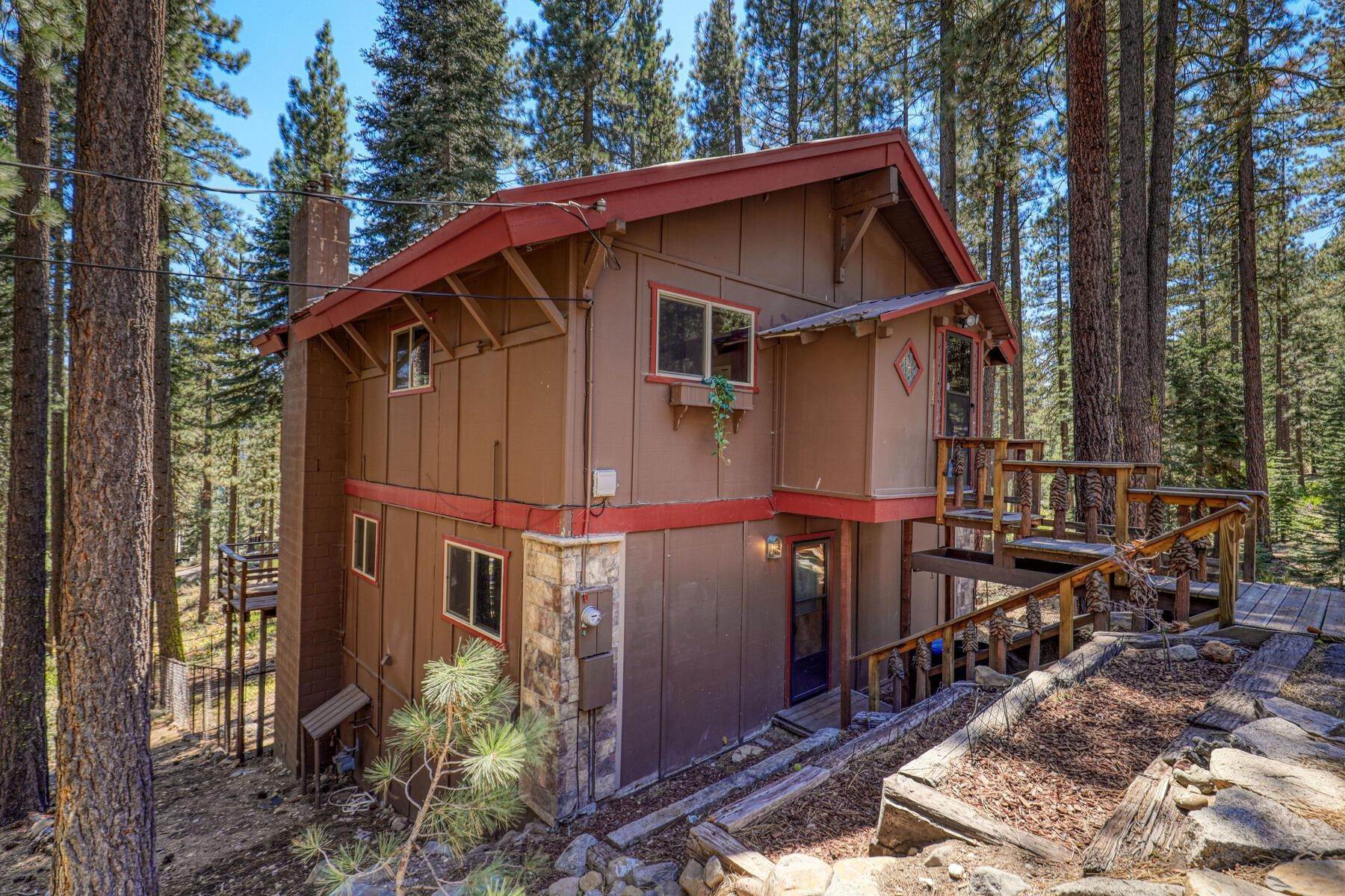 15. Single Family Homes for Active at 11795 Cedar Trail Truckee, California 96161 United States