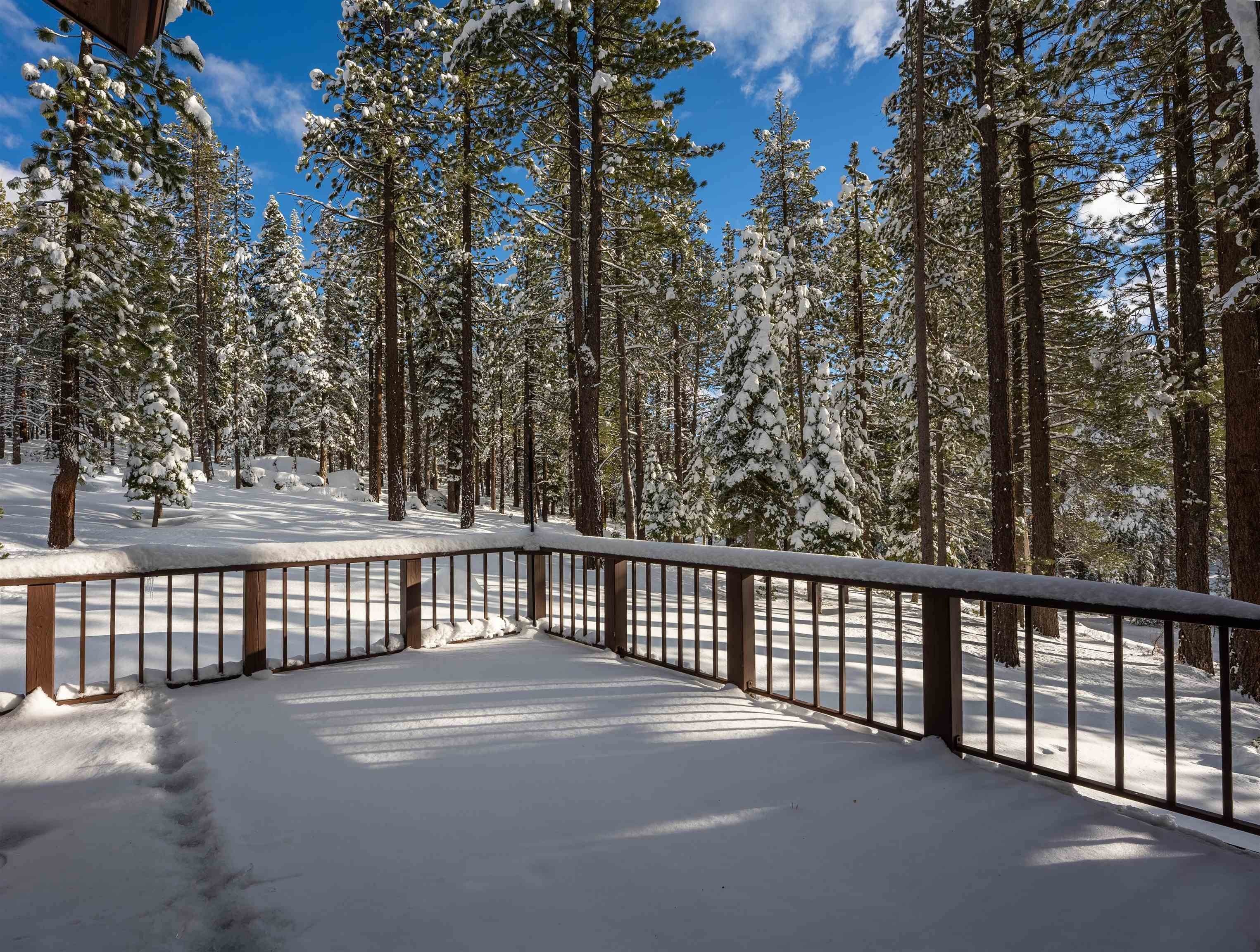 6. Single Family Homes for Active at 11299 Lausanne Way Truckee, California 96161 United States