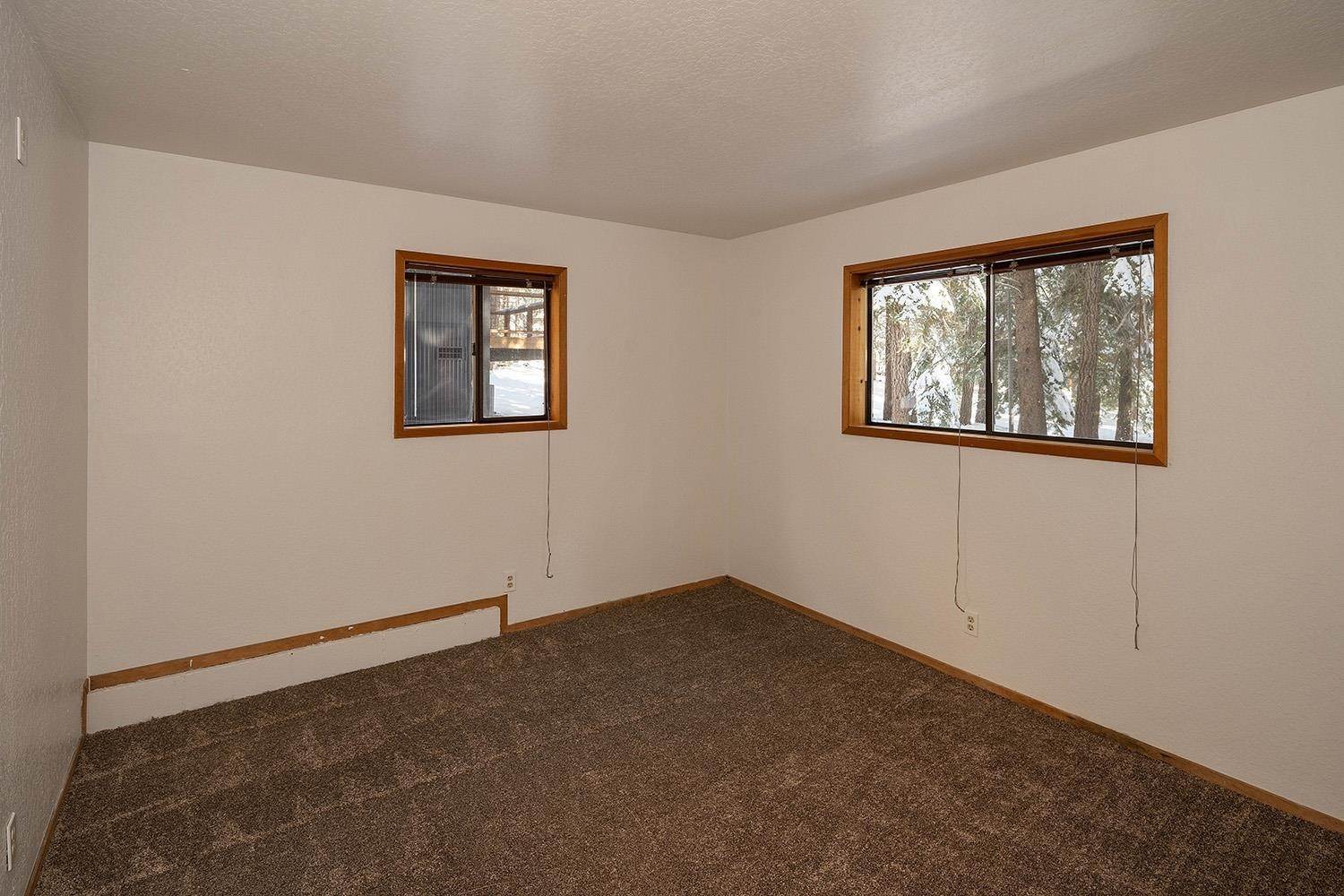 16. Single Family Homes for Active at 13344 Hansel Avenue Truckee, California 96161 United States