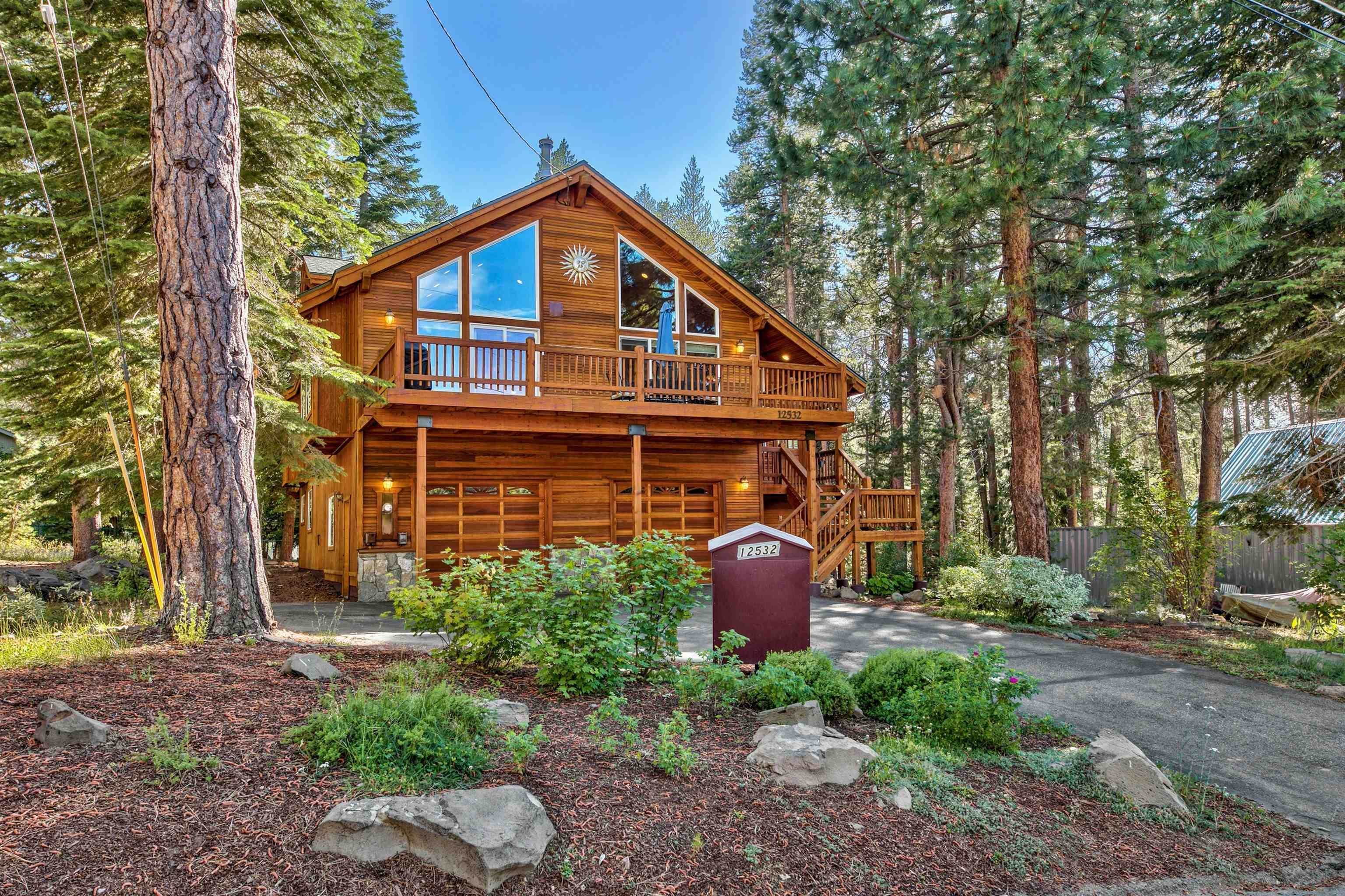 Single Family Homes for Active at 12532 Pine Forest Road Truckee, California 96161 United States