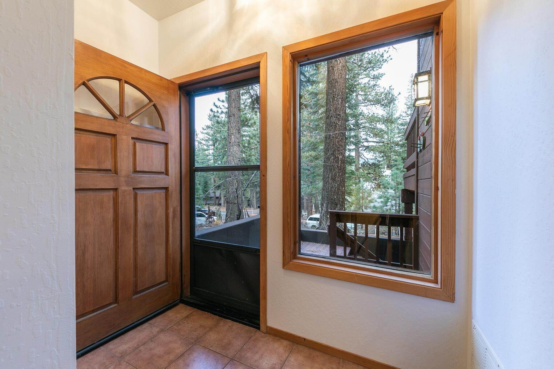 15. Single Family Homes for Active at 520 Wolf Tree Truckee, California 96161 United States