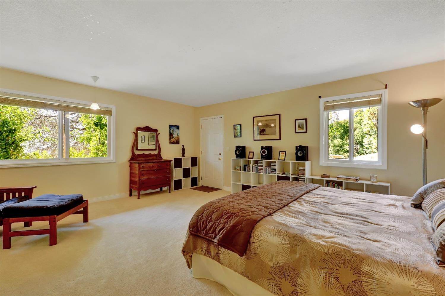 37. Single Family Homes for Active at 12460 Lakeview Way Grass Valley, California 95949 United States