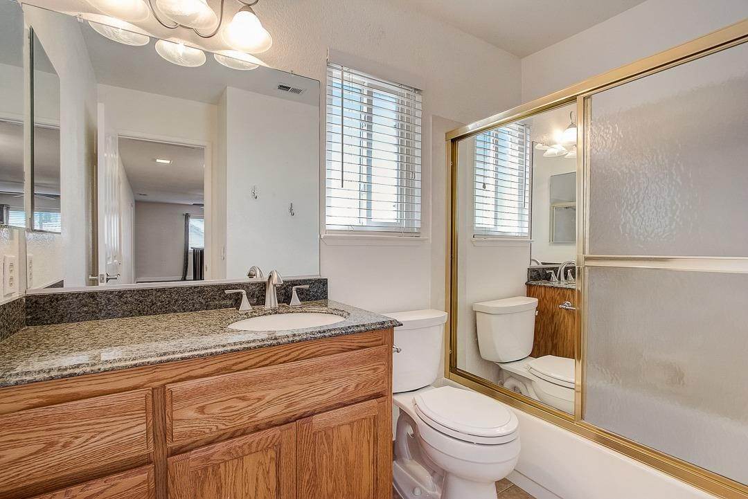 26. Single Family Homes for Active at 6841 Sugar Maple Way Citrus Heights, California 95610 United States