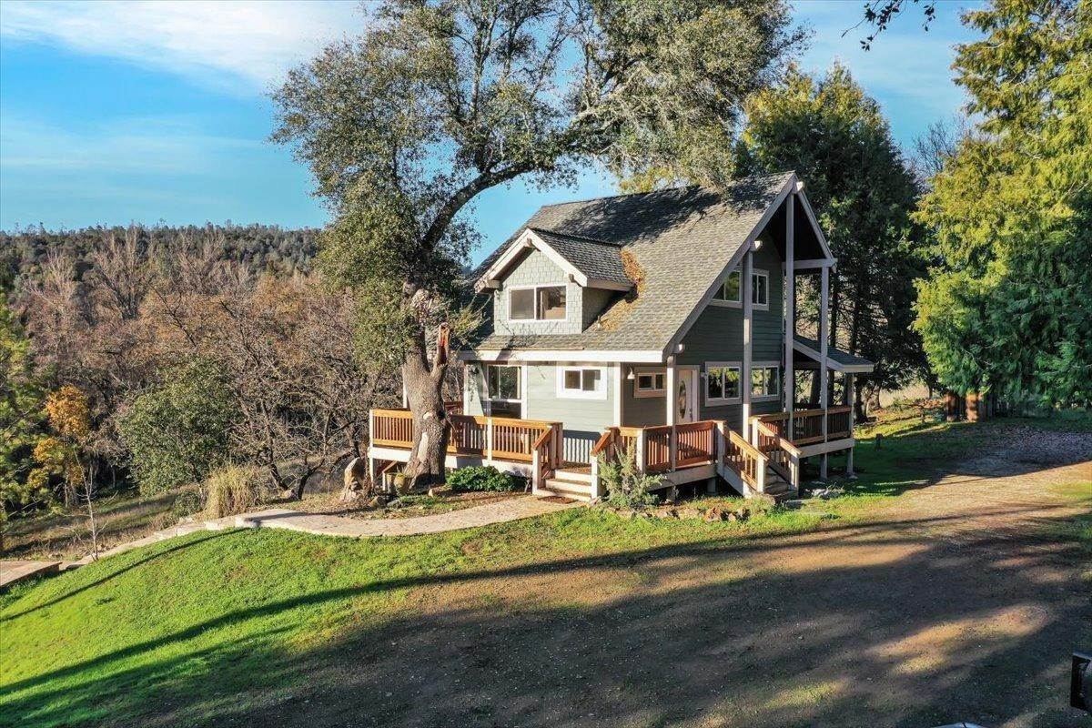 3. Single Family Homes for Active at 18931 Maggie Lane Grass Valley, California 95949 United States