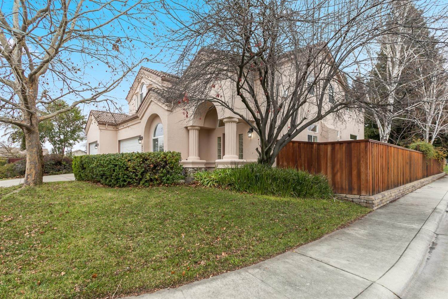 3. Single Family Homes for Active at 8541 Spiceberry Court Elk Grove, California 95624 United States