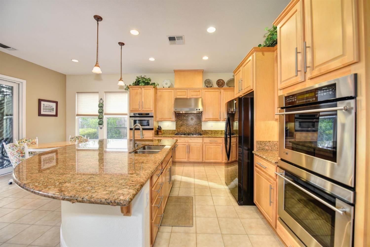19. Single Family Homes for Active at 2308 Beckett Drive El Dorado Hills, California 95762 United States