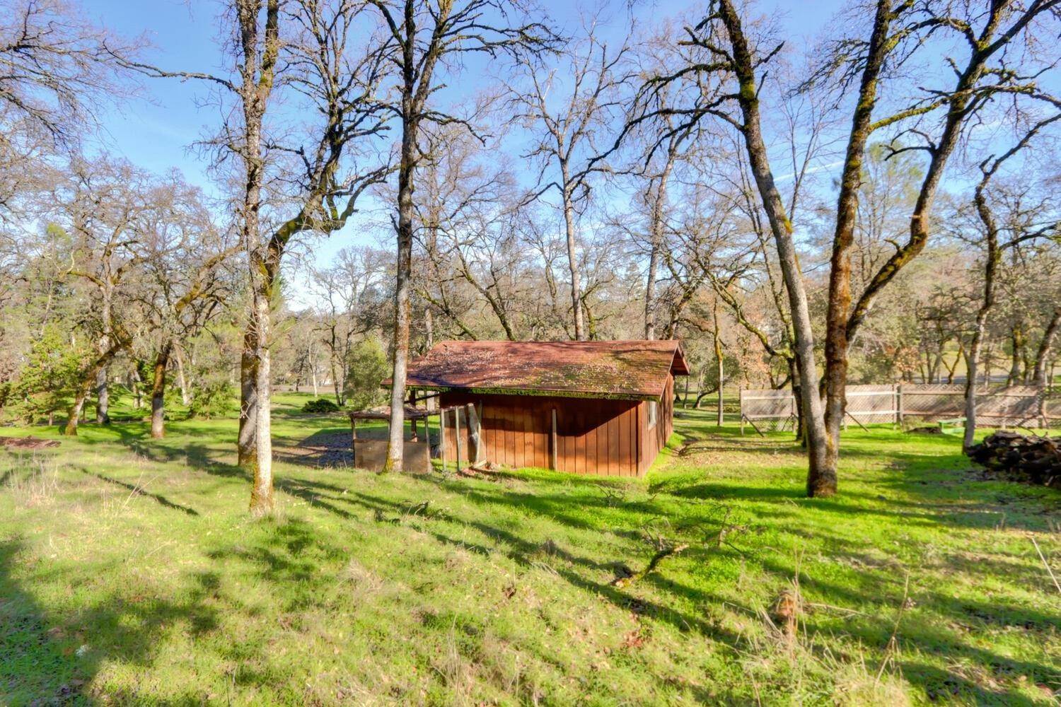 42. Single Family Homes for Active at 11777 Combie Road Auburn, California 95602 United States