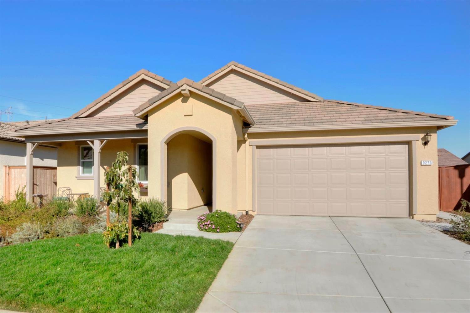 3. Single Family Homes for Active at 9273 Legendary Court Elk Grove, California 95624 United States
