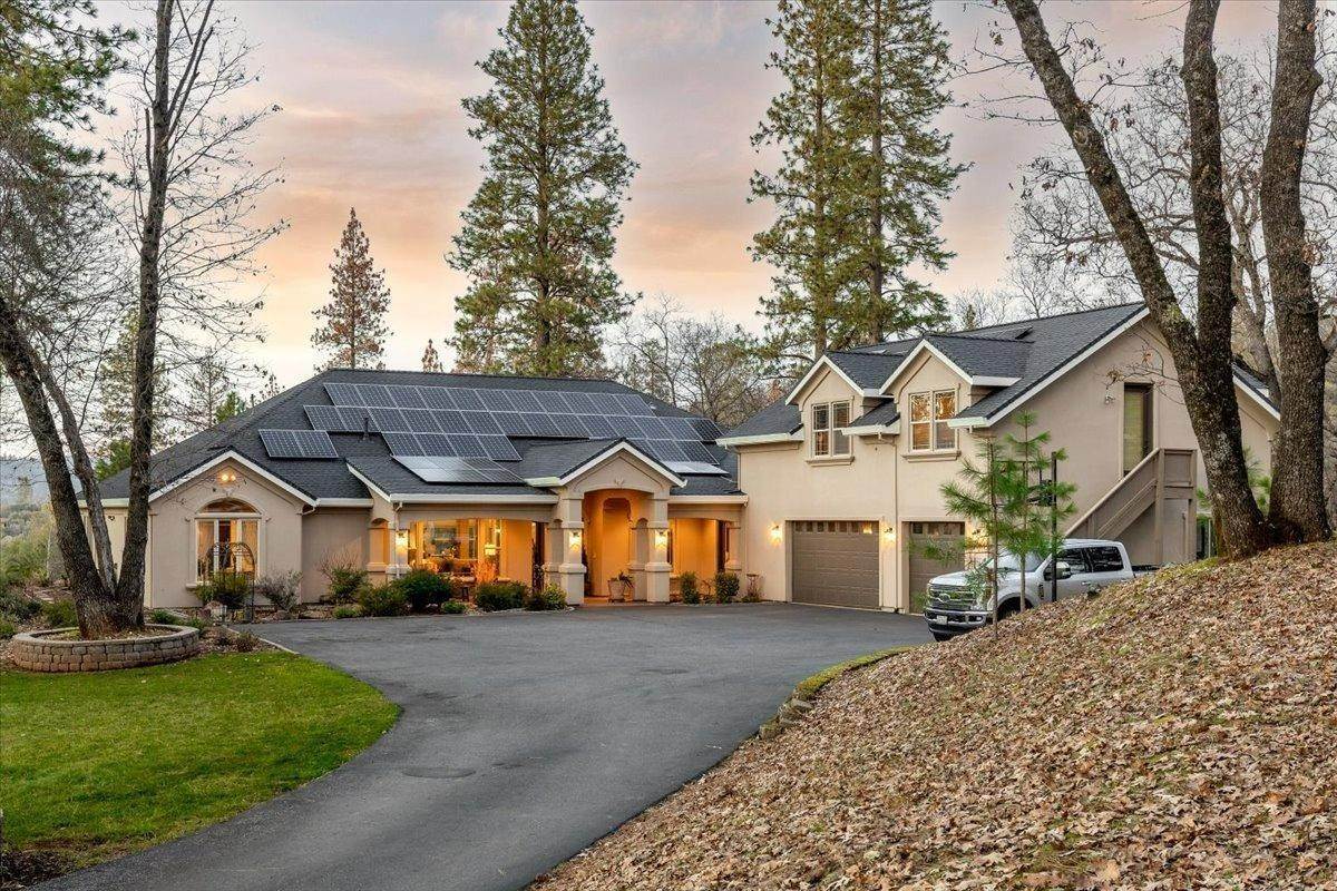5. Single Family Homes for Active at 21817 Salt Creek Road Grass Valley, California 95949 United States