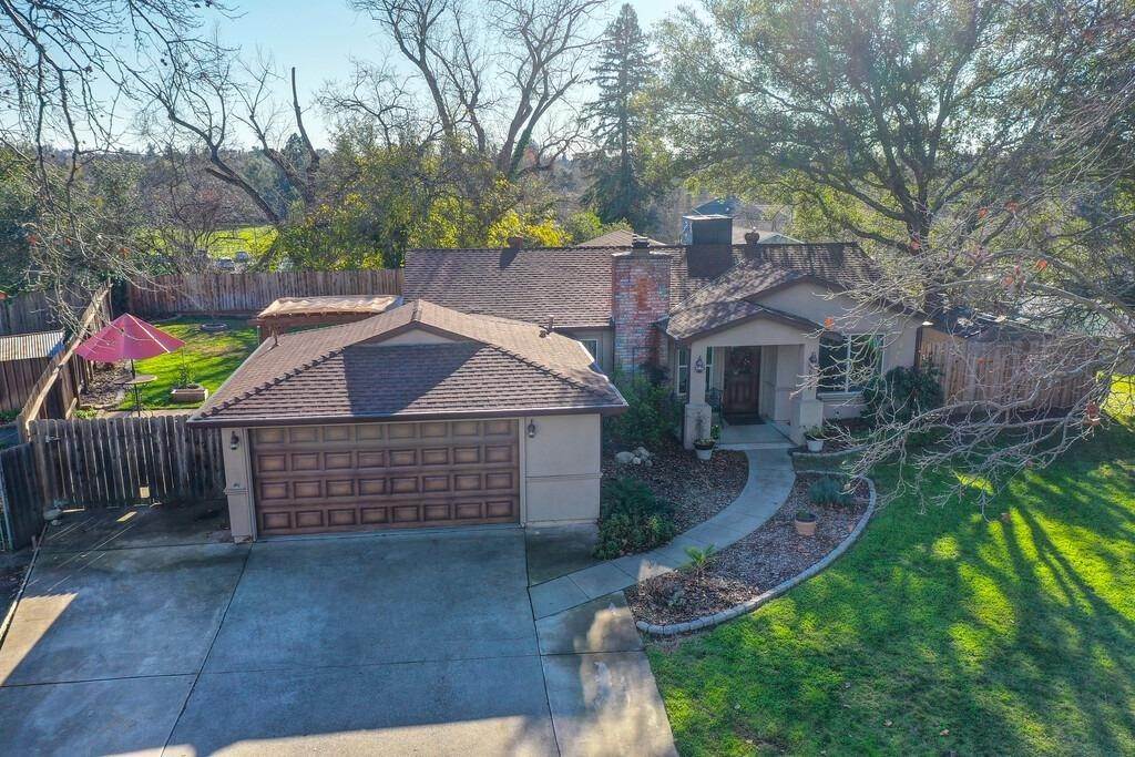 30. Single Family Homes for Active at 6928 Linker Court Fair Oaks, California 95628 United States