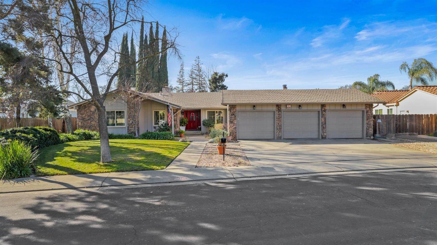 1. Single Family Homes for Active at 3713 Glenview Circle Modesto, California 95355 United States