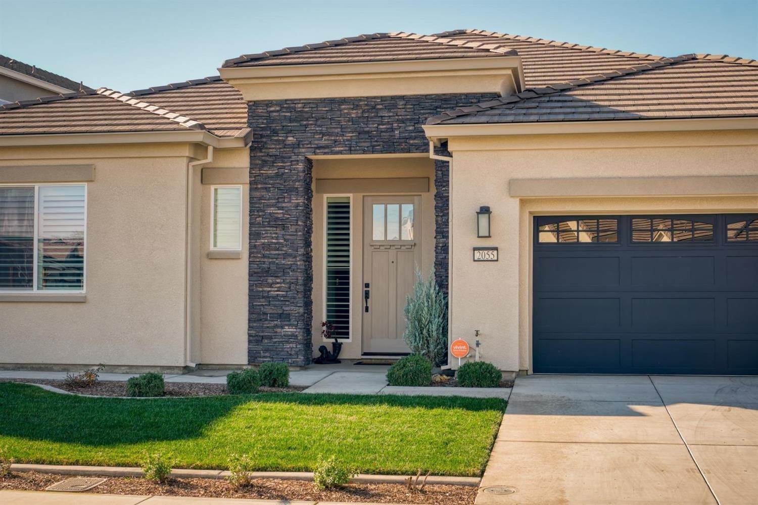 6. Single Family Homes for Active at 2055 Laffranchi Lane Manteca, California 95337 United States