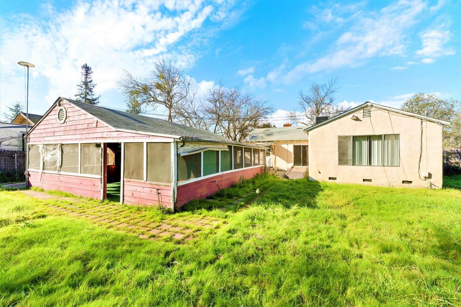 4. Single Family Homes for Active at 3120 Shasta Way Sacramento, California 95821 United States