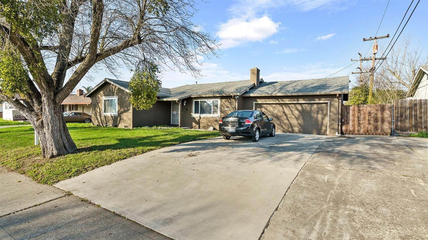 4. Single Family Homes for Active at 2019 Alcazar Way Stockton, California 95209 United States