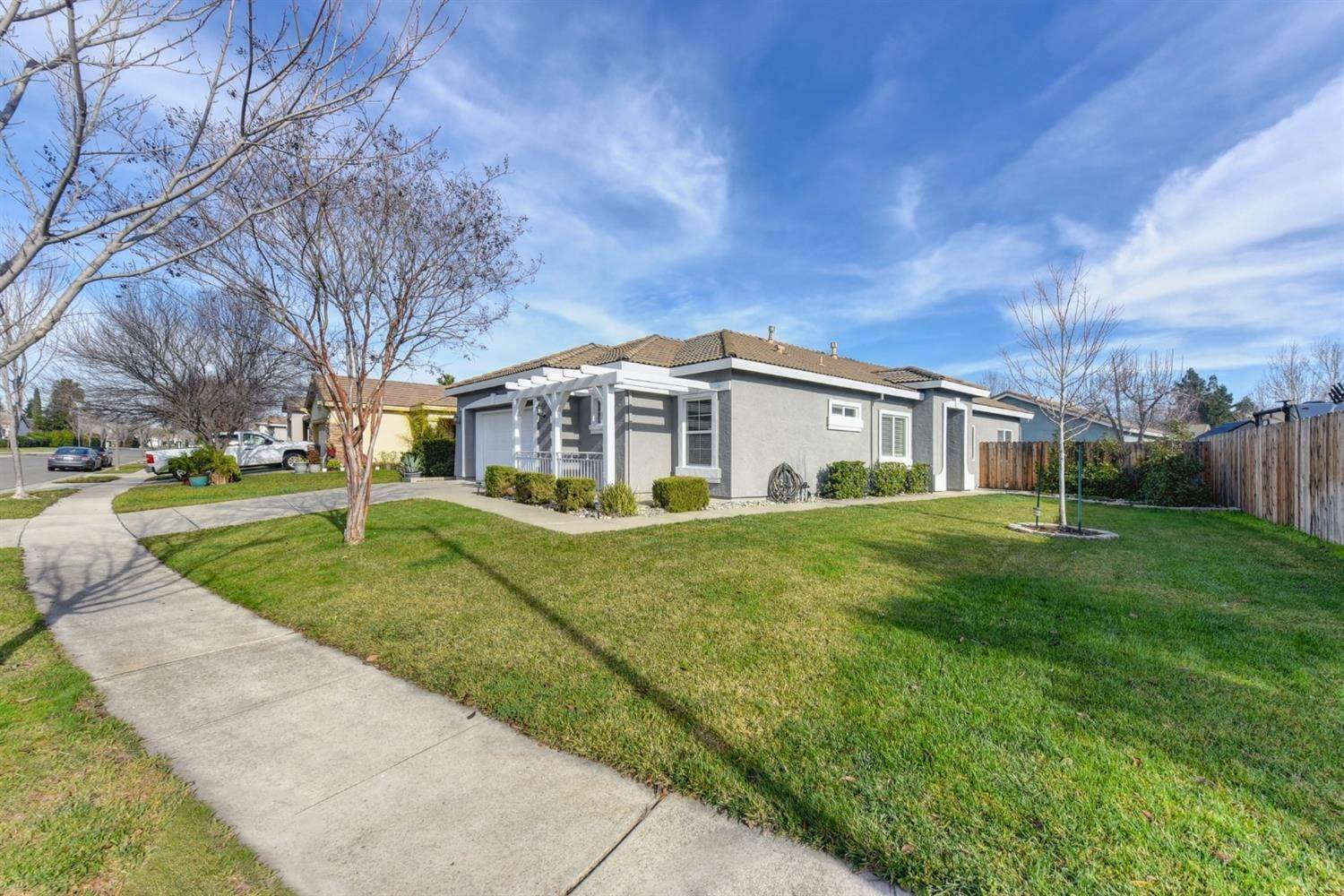 36. Single Family Homes for Active at 3295 Rivermont Street West Sacramento, California 95691 United States