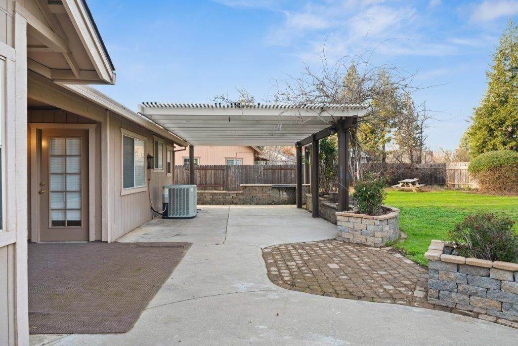 42. Single Family Homes for Active at 9015 Plum Blossom Court Orangevale, California 95662 United States