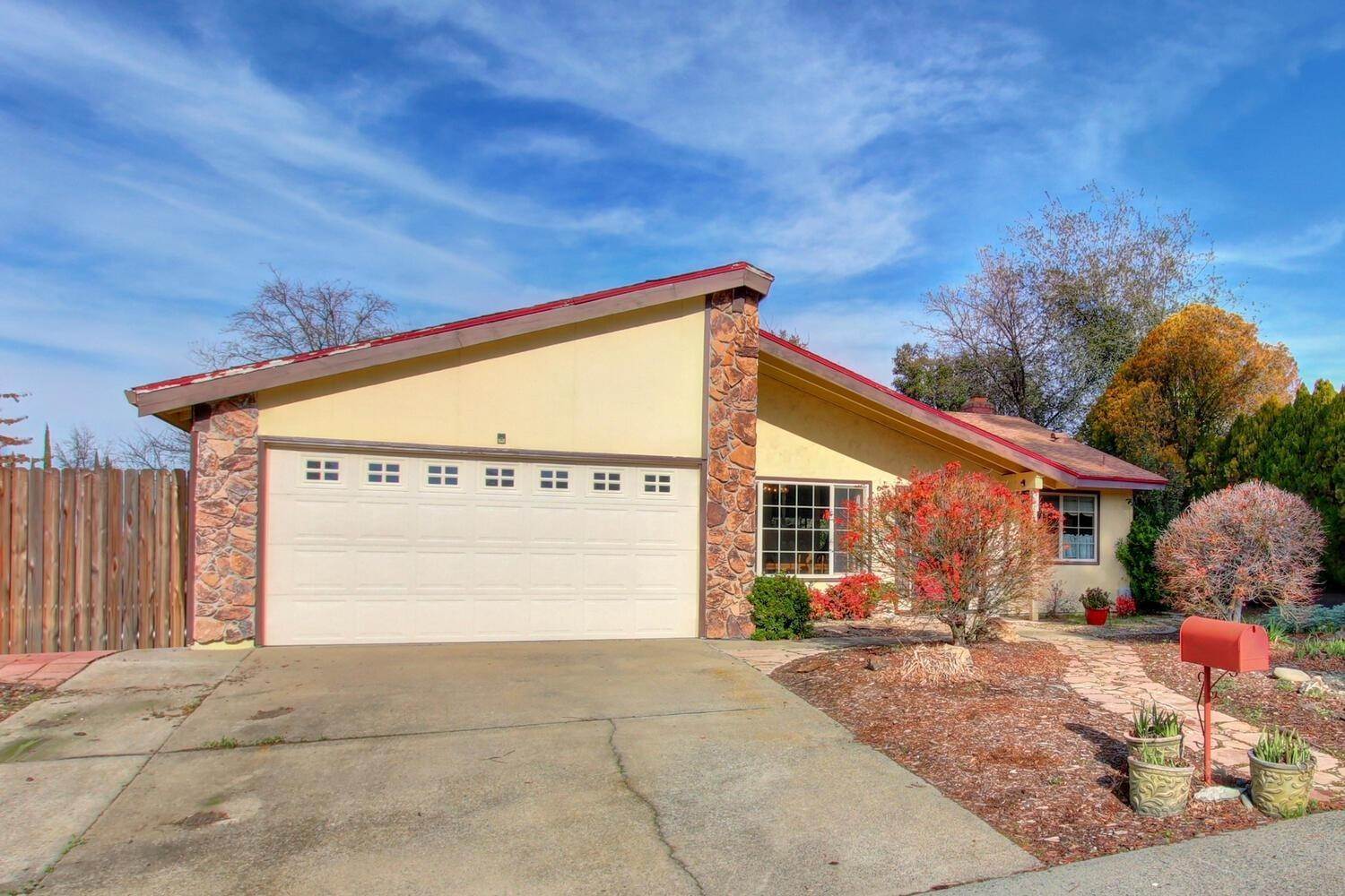 27. Single Family Homes for Active at 7046 Lynnetree Way Citrus Heights, California 95610 United States