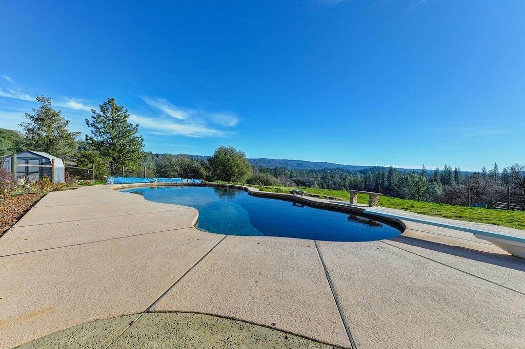 13. Single Family Homes for Active at 2231 Greenhorn Trail Cool, California 95614 United States