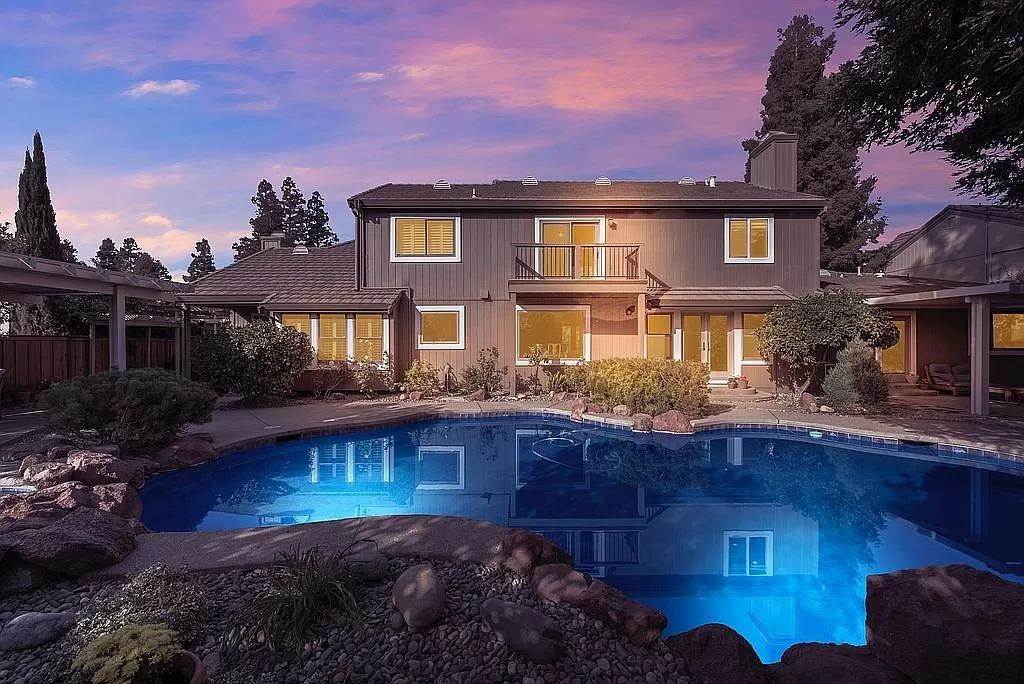 Single Family Homes 为 销售 在 5081 Willow Vale Way Elk Grove, 加利福尼亚州 95758 美国