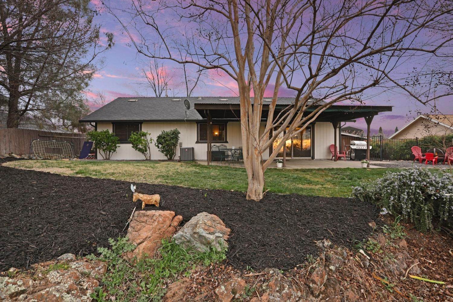 28. Single Family Homes for Active at 1445 Lowe Lane Auburn, California 95603 United States
