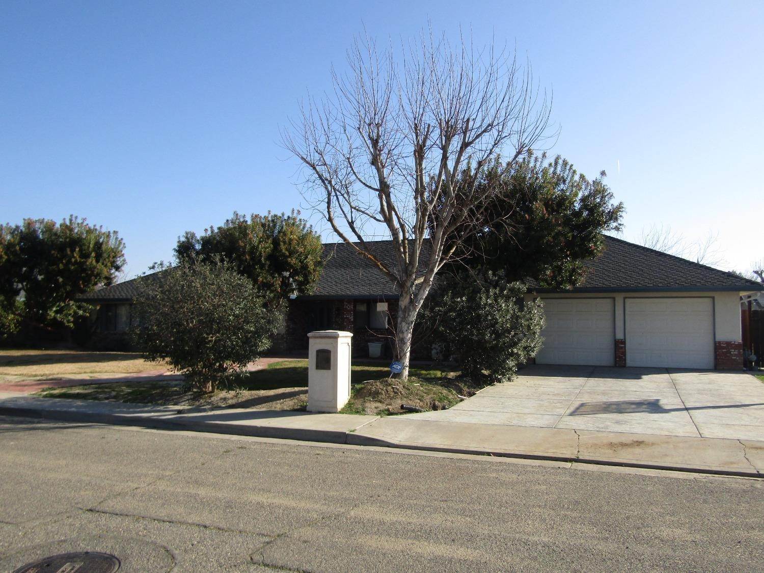 Single Family Homes 为 销售 在 1166 West Avenue Gustine, 加利福尼亚州 95322 美国