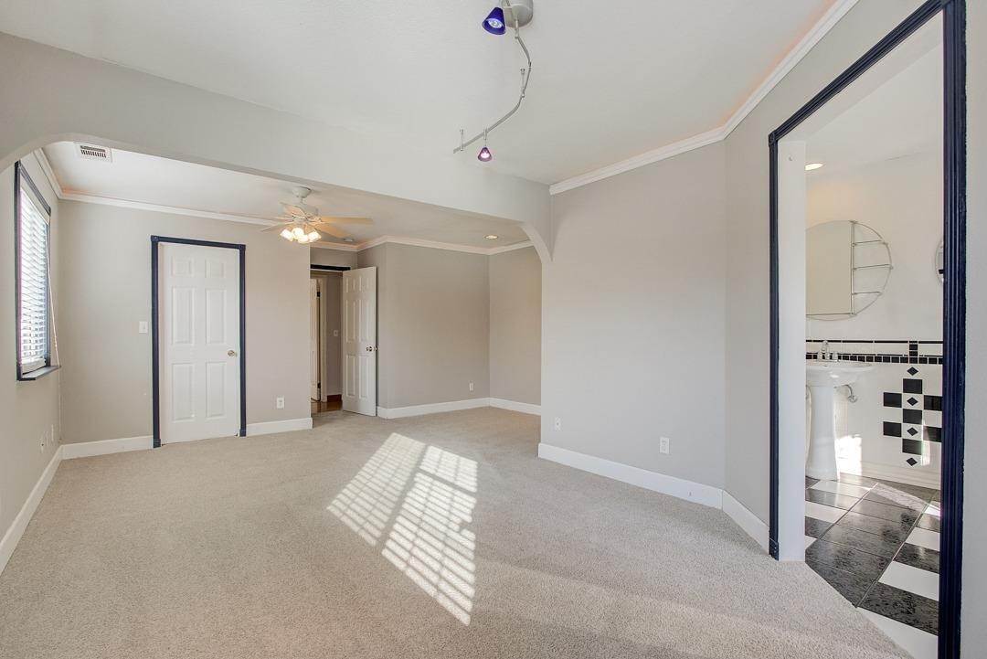 27. Single Family Homes for Active at 7808 Lakeport Circle Elverta, California 95626 United States
