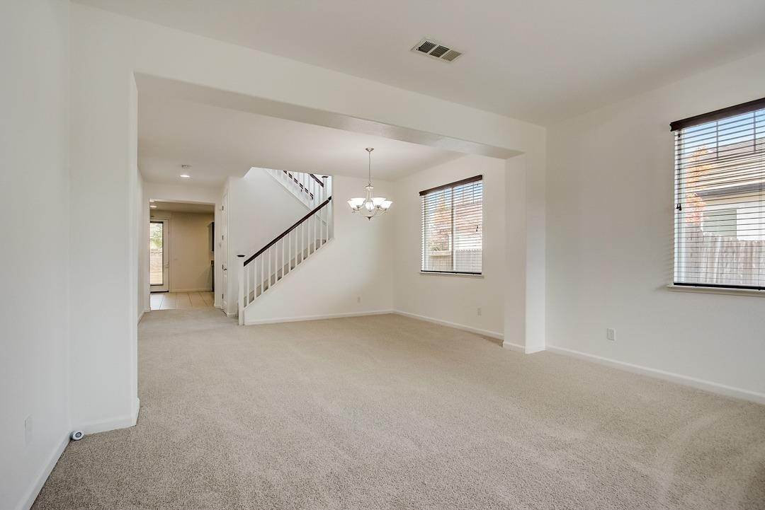 13. Single Family Homes for Active at 1648 Highland Drive West Sacramento, California 95691 United States